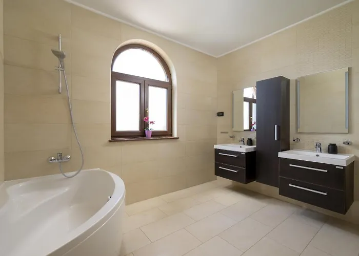 Penthouse Aurora * Manjadvorci